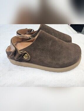 Intini Suede Brown Clogs